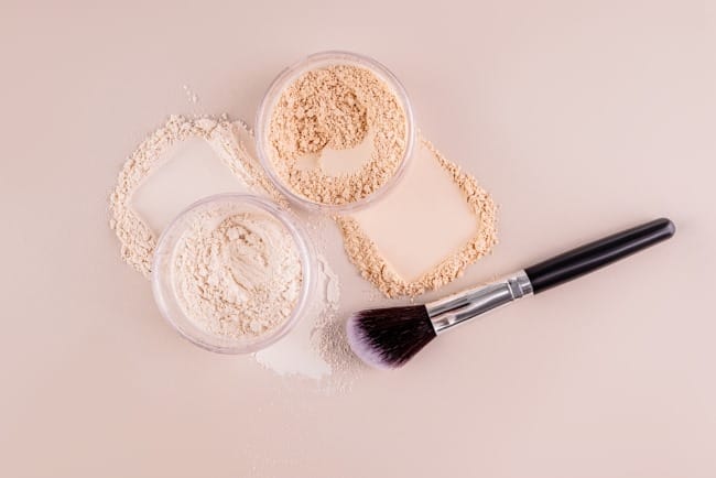 6 Perbedaan Loose Powder dan Setting Powder yang Penting Diketahui -  Alodokter