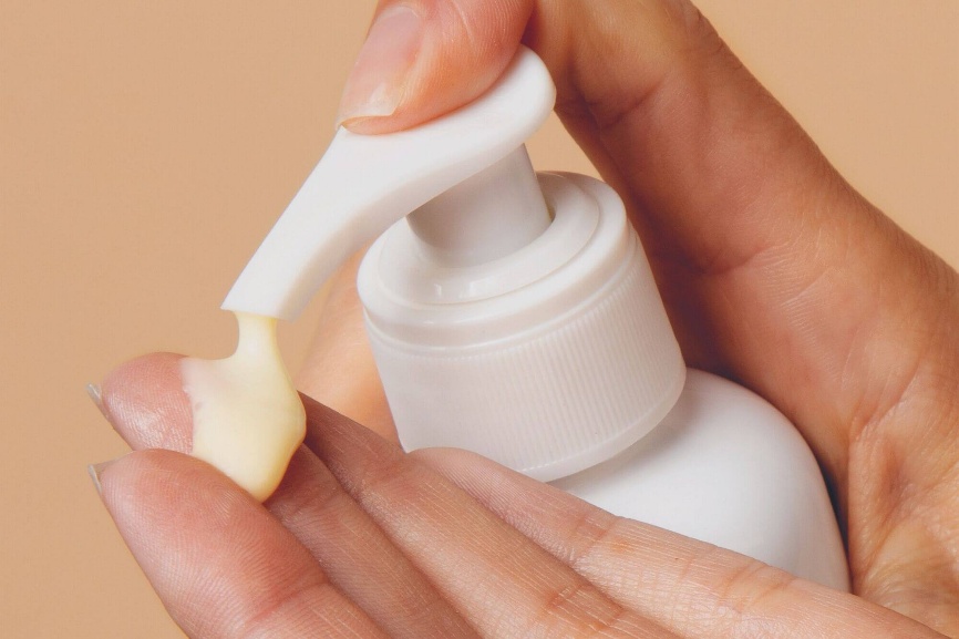 What Is A Cleansing Milk and Why Should You Use It? — 100% PURE